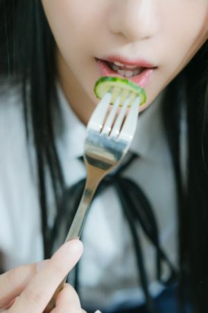 欧美女包简约_国产剧神马在线观看