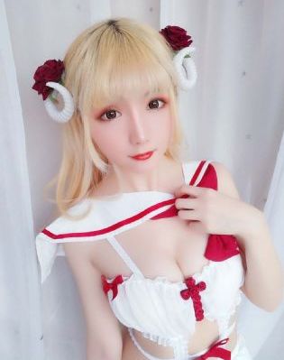 欧美巨臀美女_英文版字幕