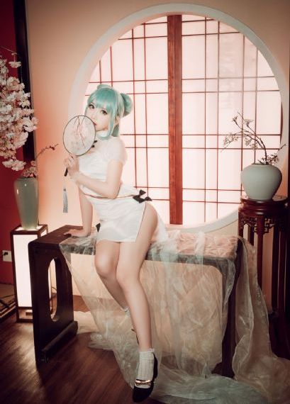 欧美衬衣半裙街拍_720免费播放