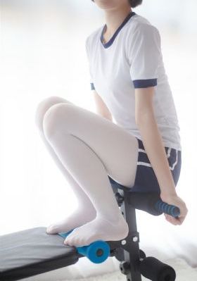 少妇脱了内裤在客厅被_国产剧电影完整版